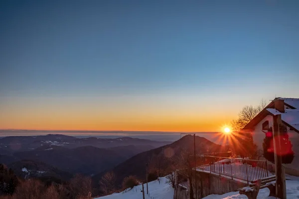 Sonnenuntergang Den Hügeln Zwischen Slowenien Und Italien Einem Eisigen Wintertag — Stockfoto