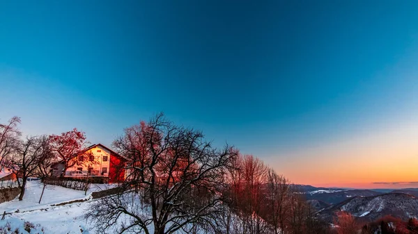Pôr Sol Nas Colinas Entre Eslovénia Itália Num Dia Inverno — Fotografia de Stock