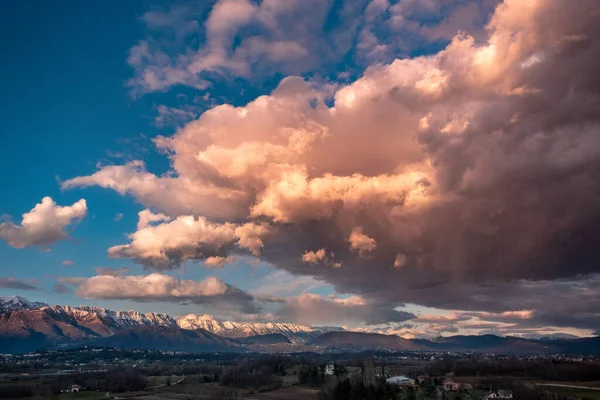 Sol Vai Atrás Das Nuvens Sobre Campo Udine Friuli Venezia — Fotografia de Stock