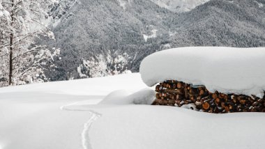 Julian büyük bir kar yağışından sonra Alp yapar. Udine ili, Friuli-Venezia Giulia bölgesi, İtalya
