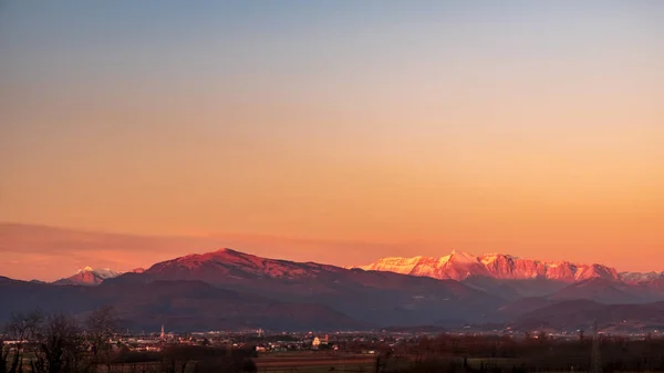 Sol Põe Nas Vinhas Friuli Venezia Giulia — Fotografia de Stock