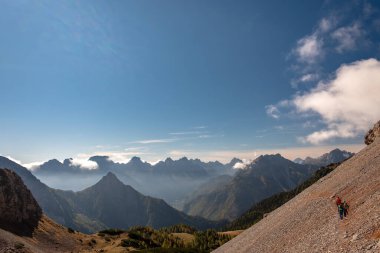 İtalya 'nın Friuli Venezia-Giulia Alplerinde güneşli bir sonbahar günü