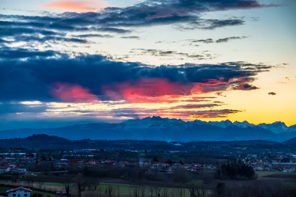 Sol Detrás Las Nubes Sobre Campo Udine Friuli Venezia Giulia — Foto de Stock