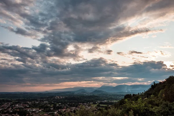 Talya Nın Friuli Venezia Giulia Kırlarında Fırtınalı Bir Akşamda Gün — Stok fotoğraf