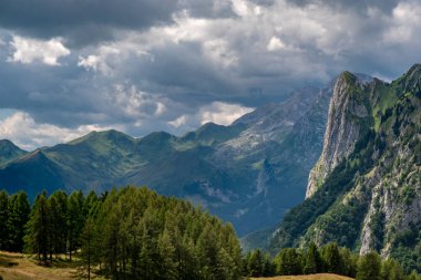 İtalya 'nın Friuli Venezia-Giulia Alplerinde yaz günü