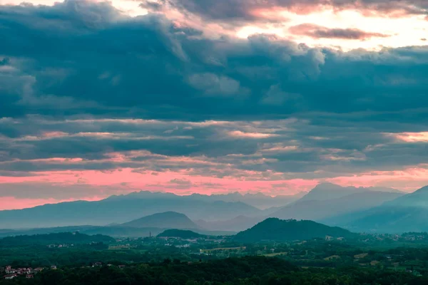 Sonnenuntergang Einem Stürmischen Abend Den Feldern Von Friaul Julisch Venetien — Stockfoto