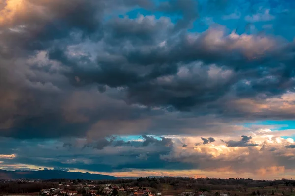 Sole Passa Dietro Nuvole Sulla Campagna Udine Friuli Venezia Giulia — Foto Stock