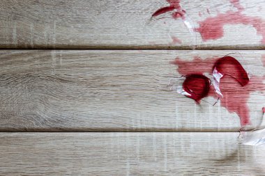 Sıfır broşür Weinglas auf holz untergrund