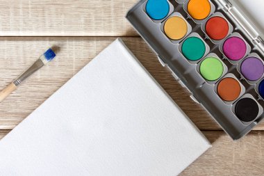 Pinsel und Tuschkasten