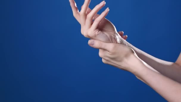 Close up shot of the woman hands are applying cream — Stock Video
