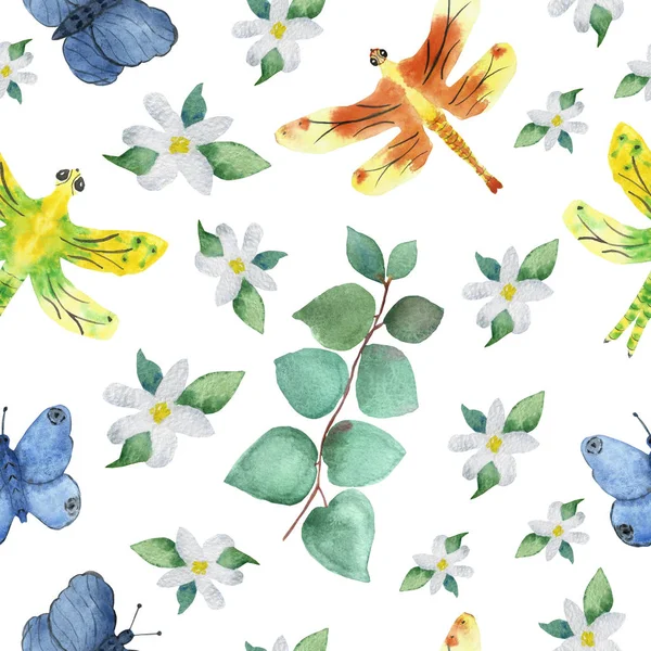 枝に緑のユーカリの葉 白のベルガモットの花 オレンジと黄色のトンボと白の青蝶と水彩手は野生の自然と花のシームレスなパターンを描いた — ストック写真