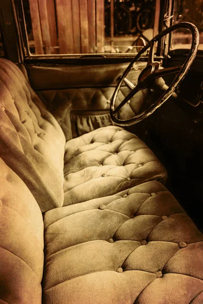 Интерьер старинных автомобилей — стоковое фото