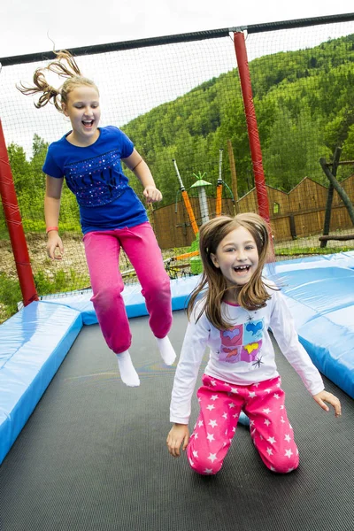 Trambulin Jumping lány — Stock Fotó