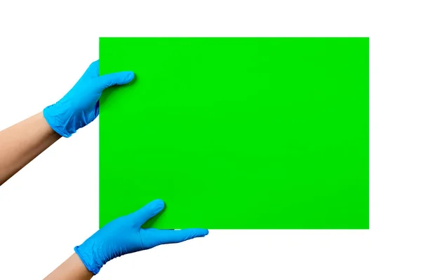 Άδεια Πράσινη Κάρτα Γιατρούς Χέρια Μπλε Γάντια Αντίγραφο Χώρο Που — Φωτογραφία Αρχείου