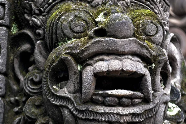pictures of Indonesian carvings that have historical value
