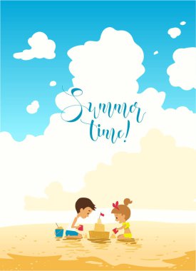 çocuklar kumsalda oynarken