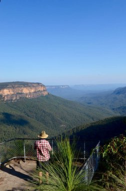 Sydney 'nin batısındaki Blue Mountains manzarası Wentworth Falls' dan görüldü.