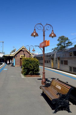Sydney 'in batısındaki Mavi Dağlar' daki Leura tren istasyonu manzaralı.