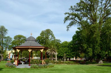 Sydney 'nin batısındaki Mavi Dağlar' daki Glenbrook Gölü manzarası.