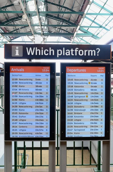 Sydney 'deki Merkez Tren İstasyonu' ndan kalkan trenleri gösteren bir tabela.