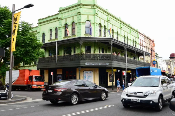 Widok Ruchu Poruszającego Się Wzdłuż King Street Wewnętrznej Sydney Przedmieściach — Zdjęcie stockowe