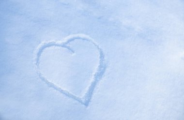 Karda kalp şeklinde çizim.