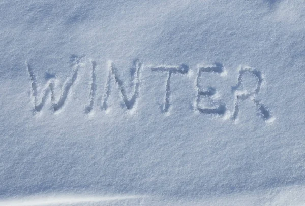 Die Inschrift auf dem Schnee ist Winter. — Stockfoto