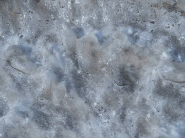 Erimiş kar ve buzun dokusu.
