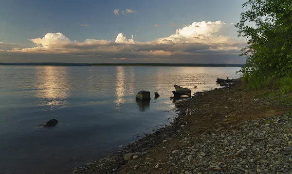 Region Baikal Wczesne Lato Późnym Popołudniem Zachód Słońca Powierzchni Wody — Zdjęcie stockowe