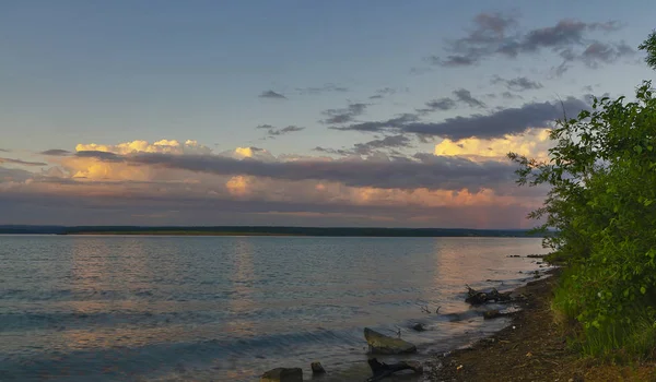 Região Baikal Início Verão Tarde Tardia Pôr Sol Superfície Água — Fotografia de Stock