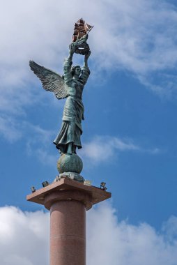 Novorossiysk, Rusya - 25 Mart 2019 'da Novorossiysk, Rusya' daki Phorumnaya Meydanı 'nda Stele.