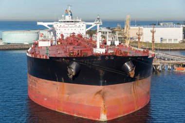 Yükleme ranzasına yakın büyük bir tanker