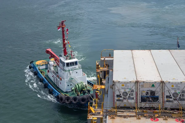 Yakarta Indonesia Agosto Tugboat Moor Container Ship Port Yakarta August — Foto de Stock