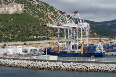 Tanger Med, Fas - Temmuz 03: Tanger Med limanındaki konteyner terminali 3 Temmuz 2017, Tanger Med, Fas.
