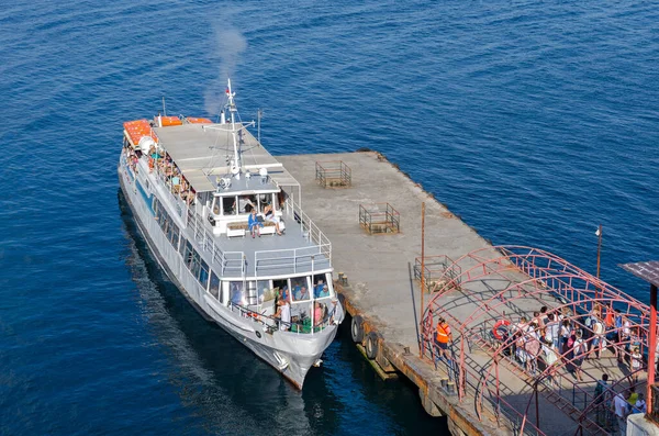 Gaspra Crimeia Julho Navio Motor Passageiros Cais Julho 2016 Gaspra — Fotografia de Stock