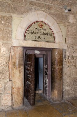 Beytüllahim, Filistin - 11 Eylül 2016 'da Bethlehem, Filistin' de İsa 'nın Doğumu Kilisesi' nin eski kapısı.