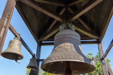 Çan kulesinin ana çanı Sivastopol, Kırım 'da Çersonca Taurian dilinde.