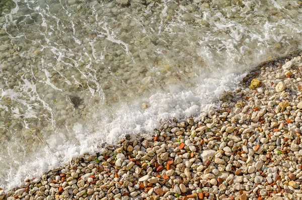 海岸上和水下的卵石 — 图库照片