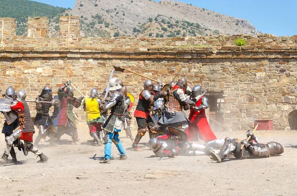 Şövalyelerin Savaşı Bir Kalenin Yanında — Stok fotoğraf