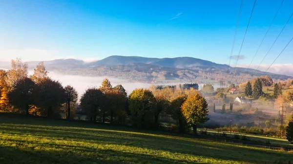 Coucher de soleil dans les montagnes — Photo