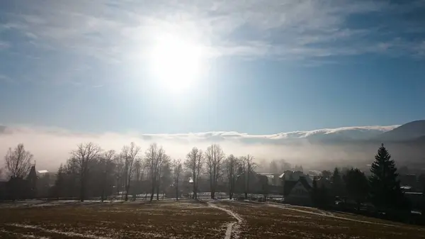 Vacker solnedgång i berglandskap. — Stockfoto