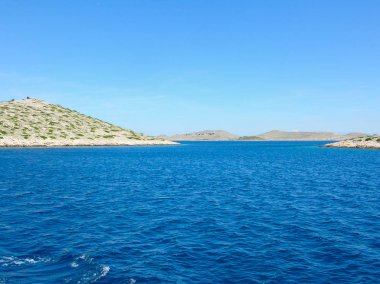 Deniz yüzey havadan görünümü. Arka plan açık deniz su yüzeyine vurdu. Mavi deniz sakin suda. Deniz doku. Arka plan mavi dalgalar.