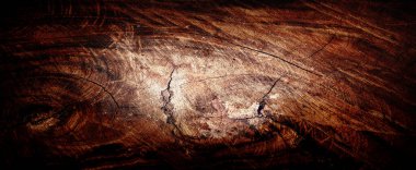 Arkaplanda çizikler olan koyu kahverengi ahşap doku