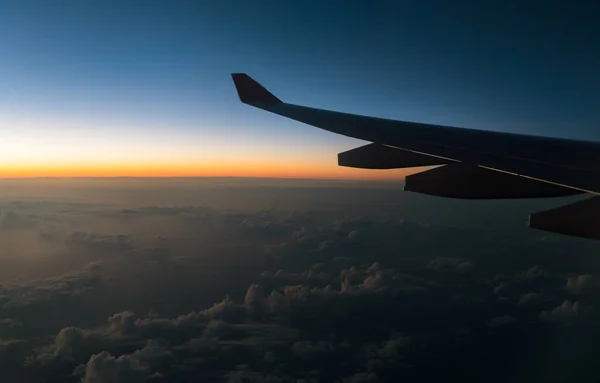 Wing plane and the view from the height of the window plane in — Stock Photo, Image