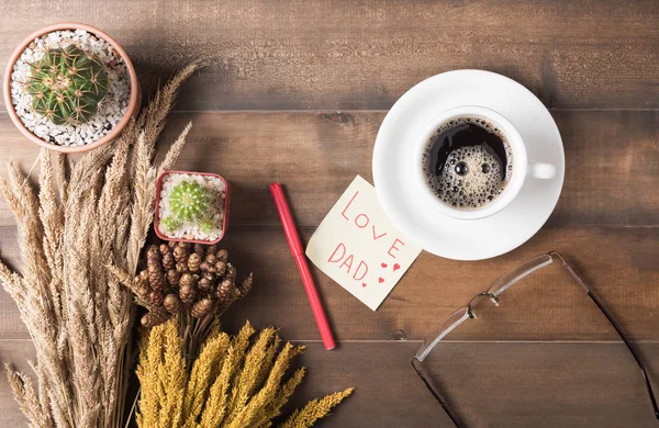 Café chaud avec note en papier et cactus — Photo