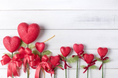 Köpük borad yapılan kalp şeklinde ağaç 