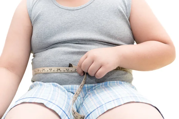 Menino gordo obeso medindo sua barriga com fita métrica — Fotografia de Stock