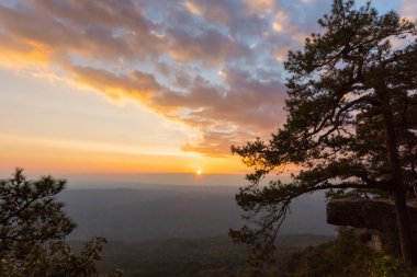 Lom Sak cliff, Phu Kradung Milli Parkı, güzel gün batımı