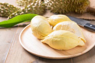 ahşap yemek, meyve kralı üzerinde taze durian 