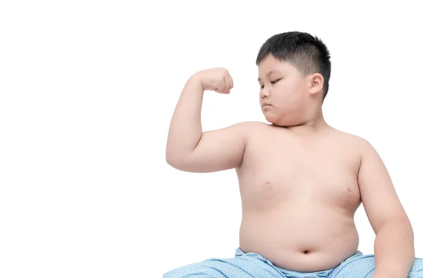 Fettleibige dicke Junge zeigen Muskeln isoliert auf weiß — Stockfoto